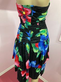 Retro Fitted Strapless Dress, Fitted Retro Strapless Dress, Vintage Strapless Mini Dress For Spring, Retro Strapless Spring Dress, Retro Floral Print Cocktail Dress, Volume Dress, 50s Prom, Abstract Poppies, Floral Strapless Dress