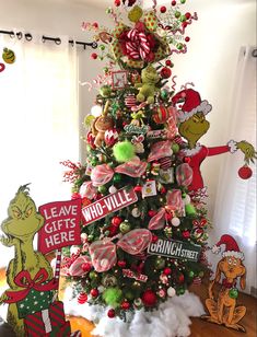 Grinch themed Christmas Tree, most grinch decorations are from hobby lobby with the exception of a few diy ornaments. Merry Grinchmas Tree, The Grinch House Decorations, The Grinch Xmas Tree, The Grinch Christmas Decorations Tree, Mr Grinch Christmas Tree, Gringe Christmas Tree Decor, Grinchmas Tree Decorations, Grinch Home Decor Christmas Decorations, Grinch Xmas Decorations