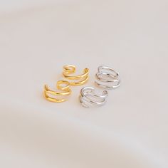 Our Claw Hoop Ear Cuff is a graceful, yet edgy interpretation of a classic ear cuff. This dainty and minimalistic piece can be worn alone or stacked with other earrings for additional style. Material: High Quality Solid 925 Sterling Silver Finish: Sterling Silver ∙ 18K Gold Featuring 9.5mm Inner and 12.5mm Outer Cuff Earrings Sold as a pair SKU: RR-ER274 Minimalist Metal Hoop Ear Cuff, Minimalist Gold Sterling Silver Ear Cuff, Minimalist Tarnish-resistant Ear Cuff, Classic Silver Tarnish-resistant Ear Cuff, Minimalist Yellow Gold Tarnish-resistant Ear Cuff, Silver Minimalist Clip-on Ear Cuff, Ear Cuffs, Cuff Earrings, Solid 925 Sterling Silver