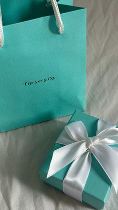 #tiffany #giftideas Tiffany Gift Boxes, Tiffany Packaging, Tiffany Bag, Goals 2025