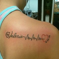 Tatuaje Ekg, Name Tattoos Designs, Tattoos Representing Children, Mama Tattoos, Heartbeat Tattoo Design, Kid Name Tattoo, Baby Name Tattoos, Tattoos With Kids Names