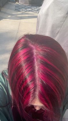 pink and black chunky highlights Pink Highlights Black Women, Colored Chunky Highlights, Black Hair Pink Streaks, Black With Hot Pink Highlights, Pink Striped Hair, Pink And Black Hairstyles, Half Pink Half Brown Hair, Draculaura Hair Dye, Chunky Hair Highlights