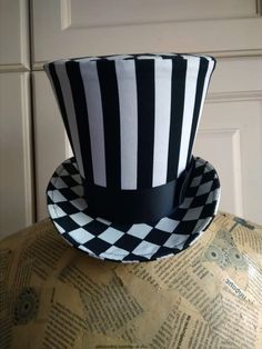 Halloween Costumes Nightmare Before Christmas, Halloween Top Hat, Steampunk Circus, Top Hat Costume, Top Hats For Women, Nightmare Before Christmas Costume, Clown Hat, Black White Checkered, Halloween Top