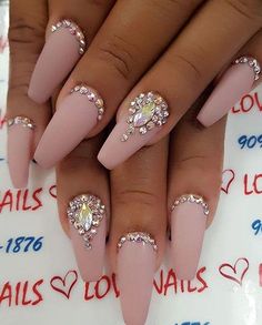 5 Cool Winter Aesthetics for 2019 Nail Art Trends Nails design with Diamond Nail Designs, Nails Design With Rhinestones, Gold Nail, Nail Art Wedding, Gem Nails, Winter Nail, Nail Art Rhinestones, Diamond Nails, Acrylic Nail Art