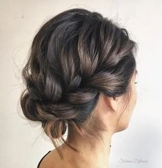 30 Stunning Updos For Medium Length Hair: Elevate Your Look With These Trendy Styles - Glamour Corner Arcade Wedding, Hair Doos, Easy Updo Hairstyles, Simple Hairstyles, Short Hair Trends, Up Dos For Medium Hair, Medium Short Hair, Fishtail Braid, Updos For Medium Length Hair