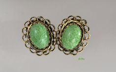 Vintage Faux Turquoise Oval Clip On Earrings, Easter Egg Cabochon, Green Speckled Easter Egg Glass Oval Metal Clip-on Jewelry, Vintage Green Cabochon Earrings, Retro Oval Cabochon Jewelry, Oval Cabochon Clip-on Earrings Gift, Oval Metal Clip-on Earrings, Vintage Oval Metal Earrings, Vintage Cabochon Clip-on Earrings For Gift, Vintage Cabochon Clip-on Earrings As Gift, Vintage Clip-on Cabochon Earrings As Gift