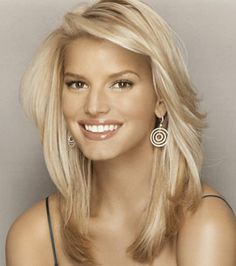 Jessica Simpson pulls off great hair for square shaped faces. Jessica Simpson Hair, Haircut And Color, Satin Pumps, Long Layered Hair, Long Hair Women, Jessica Alba, Long Hair Cuts, Celebrity Hairstyles