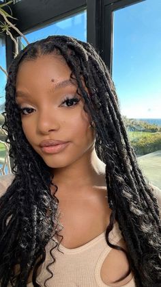 Hailey Bailey Hairstyles, Haley Baylee Hair, Halle Bailey Hairstyles, Halle Bailey Hair, Halle Bailey Aesthetic, Aesthetic Locs, Hailey Bailey, Goddess Locks, Boho Locs