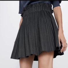 Zara Pleated Plaid Mini Skort Skirt With Elastic Waistband. Storts Attached Inside. Grayish/Brown Plaid Color. Size Medium Black Houndstooth Skirt For Spring, Spring Black Houndstooth Skirt, Chic Gray Pleated Mini Skirt, Gray Skirt For Night Out In Spring, Gray Skirt For Spring Night Out, Zara Pleated Workwear Bottoms, Chic Gray Lined Skirt, Zara Pleated Bottoms For Workwear, Trendy Pleated Zara Bottoms