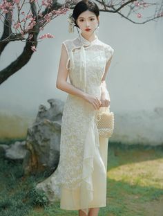 Size: S Traditional White Cheongsam With Stand Collar, Spring Wedding Dress With Stand Collar, Elegant Embroidered Ao Dai With Stand Collar, Summer Wedding Dress With Stand Collar, Long Dresses For Tea Ceremony, Traditional Wedding Gown For Spring, Sleeveless Ao Dai For Wedding, Traditional Spring Wedding Gown, Elegant Long Cheongsam For Summer