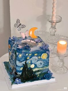 there is a cake that looks like it has been made to look like the starry night