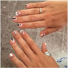 Work up a glorious geometric nail art on your fingertips and let them do the talking, whether a regular day at work or a special dinner. Ideas Nails, Trendy Nail Art