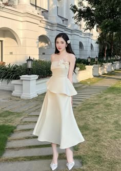 Soft Dresses Aesthetic, Simple Elegant Dress, Classy Wedding Guest Dresses, Silk Dresses Outfit, Eid Fashion, Soft Dresses, Classy Prom Dresses, Fashion Sketches Dresses, Fashion Top Outfits