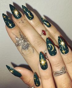 Green Stiletto Nails Designs, Dark Fairy Nails, Poison Ivy Nails, Boho Nails, Hippie Nails, Moon Nails