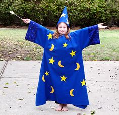 This gives me a good outline on how to make the Ice King's robe. Wizard Cloak, Kids Witch Costume, Witch Costumes, Ice King, Halloween 2016, Medieval Costume