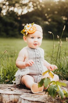 "This beautiful Orange fruit headband with ivory flowers is going to brighten your day with a smile! This Orange fruit headband is oh-so-easy to slide onto baby's head and stays put (we've been told that they are so comfortable that baby forgets she's wearing them!) Perfect for babies with or without hair (we love them both!). This cute summer headband is the easiest accessory to dress up any outfit in no time. With all the beautiful designs in our store, you're going to want to buy one for ever Fruit Headpiece, Fruit Headband, Fruit Clothes, Felt Headband Baby, Felt Flower Crown, Cheveux Oranges, Summer Headband, Toddler Photoshoot, Summer Headbands