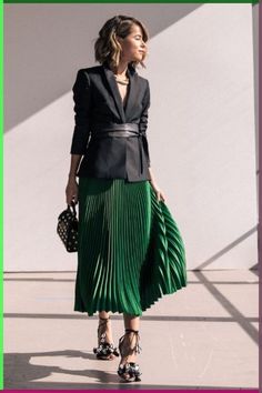 Park vibes, aesthetic, self love, relaxing day, #selflove #bench #park Christmas Party Outfit Ideas, Office Party Outfits, Green Pleated Skirt, Cocktail Party Outfit, Party Outfit Ideas, Red Sequin Dress, Look Office, Cocktail Outfit, Christmas Party Outfit