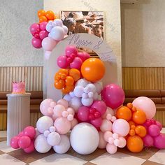 balloons are arranged in the shape of an arch