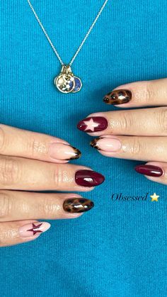 Fall Nails Ideas Design, December Nails Aesthetic, Nail Inspo November 2024, Basic Nail Inspo Almond, Nail Inspo Freestyle, Cool Simple Nail Designs, Tortoise Shell Nails With Green, Square Acrylic Nails Holiday, Tortoise Shell Christmas Nails