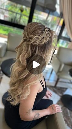 Half Up Dos For Long Hair Formal, Hairstyles With Sewn In Extensions, Hair Looks For Wedding Guest, Long Hair Bride Hairstyles, Hairstyles For Quinceanera Guest, Peinados De Graduacion Suelto, Peinados Para Graduacion Sueltos, Hairstyle For A Party, Movie Star Hairstyles