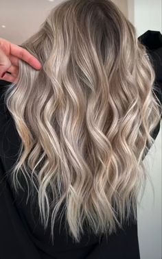 Ashy Blonde Hair With Lowlights Balayage, Blending Brown Roots With Blonde Hair, Grown Out Blonde Hair Roots, Low And Highlights Blonde, Blonde Bronde Balayage, Textured Blonde Hair, Blonde Hair Color Ideas For Brunettes, Summer Blonde Hair Balayage, Blonde Balayage With Highlights