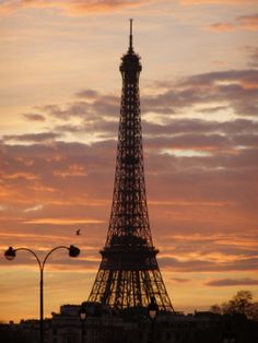 the eiffel tower in paris at sunset