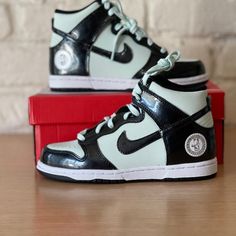 New Nike Dunk High Se Ps All-Star Barely Green Black Size 13c Dd2313-300 New In Box Boy/Girl Nike Dunk High All Star, Nike Boys Shoes, Vintage Nike Shoes, Boys Tennis Shoes, Pink Basketball, Baby Nike, Huarache Run, Air Max Shoes, Youth Shoes