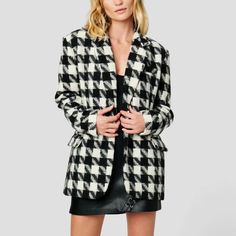 Nwt Secret Rhythm Blazer | Sm. Black & White Houndstooth Plaid. Oversized Fit. See Images For More Details/Features. Approx Flatlays Pictured. Models Wearing Small. Casual Black Houndstooth Blazer, White Houndstooth Outerwear For Spring, Tailored Black Outerwear With Houndstooth Pattern, Tailored Black Houndstooth Outerwear, Black Tailored Houndstooth Outerwear, White Fall Outerwear For Office, White Office Outerwear For Fall, White Houndstooth Blazer For Winter, Black Houndstooth Blazer For Spring