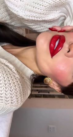 French Girl Aesthetic, Hard Gel Nails, Red Lip Makeup, Chic Makeup, Oufits Casual, Makeup Spray, Fantasy Makeup, Feminine Aesthetic, روتين العناية بالبشرة