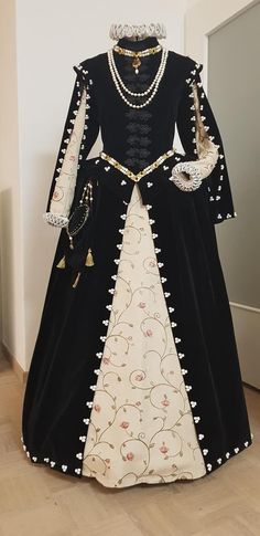 19th Century Dresses, Royalty Dress