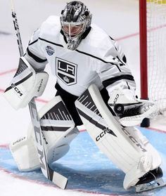 the los kings goalie is waiting for the puck