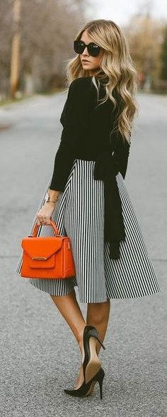 Spring fashion | Striped midi dress, black shirt and heels with orange tote bag (Just a Pretty Style) Heels Ideas, Orange Handbag, Bridget Bardot, Dress Heels, Chic Heels, Striped Midi Dress, Maxi Skirts, Dress Midi