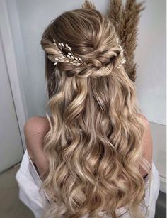 Wedding Hair Trends, Bride Hair Piece, Prom Hairstyles For Long Hair, Wedding Hair Inspiration, Bride Hair Accessories, Wedding Hairstyles For Long Hair, Wedding Hair Pieces