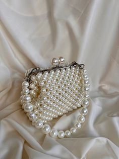 🌟 Elevate your style with this exquisitely crafted handbag adorned with pearl details. 🌟 Handcrafted with care, this bag is designed to add a touch of sophistication to every moment. The elegance of the pearl embellishments sets this bag apart, transforming it into a unique accessory. 🌸 Why Choose This Bag? 🌸 More than just an accessory, this bag is an opportunity to reflect your style and grace. Whether for a special event or to enhance your daily chic, this pearl-adorned bag complements ev Pearl Beaded Bag, Pearl Clutch Bag, Purse Wedding, Luxury Shoulder Bag, Hand Beaded Bag, Pearl Clutch, Shoulder Bag Vintage, Pearl Bag, Beaded Bag