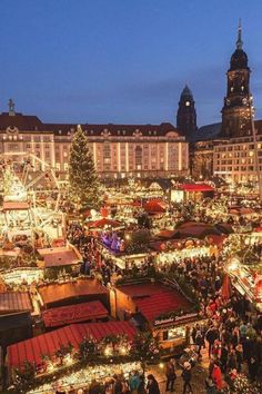 Christmas Christmas In Germany, Photo Landscape, Christmas In Europe, Dresden Germany, Sea Photo, Voyage Europe, Destination Voyage, Christmas Wonderland, Magical Places