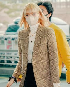 Blackpink Lisa Airport Fashion Blazer Blackpink Lisa Airport Fashion, Lisa Airport Fashion, Lisa Airport, Brown Wool Blazer, Crazy Dance, Taking Risks, Elegant Blazers, Checkered Design, Airport Fashion