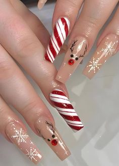 Nails Christmas Tree, Red Sparkly Nails, Holiday Themed Nails, Fake Nails White, Modern Nail Art, November Nails, Festive Nail Art, Sassy Nails, Cute Halloween Nails