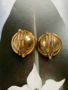 Dynamite vintage MCM style sputnik shape earrings in gold tone w rhinestones, unsigned by clearly designer earrings, measuring 1.20 inches Starement earrings, light on the ear in great vintage condition - please reach out for more info if you need it. Please look carefully as I don't accept returns. typically I ship fast. Thank you for coming to my store Modern Gold Earrings With 17 Jewels, Mid-century Gold Earrings For Pierced Ears, Mid-century Gold Clip-on Earrings For Party, Gold Mid-century Clip-on Earrings For Party, Mcm Style, Earrings In Gold, Metal Earrings, Gold Tone Metal, Designer Earrings