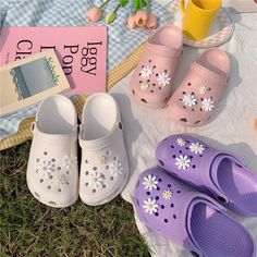 White Flower Hole Shoes Cool Crocs, Crocs Aesthetic, Purple Crocs, White Crocs, Crocs Fashion, Crocs Jibbitz, Matching Socks, Cute Slippers, Girly Shoes