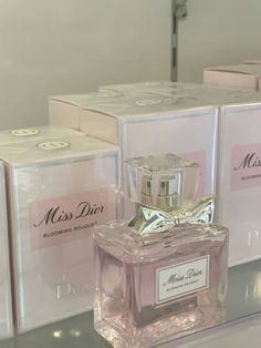 Miss Dior Blooming Bouquet, Dior Girl, Dior And I, Pink Perfume, Body Smells, Fancy Makeup, Perfume Lover