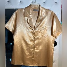 Valerie Stevens Gold Short Sleeve Pajama Sleep Top In 100% Polyester, Made In Hong Kong. Snazzy For Bedtime, And Sleek As Satin.Front Pocket And Fabric Covered Buttons. Go For The Gold! Bnwt Size S Msrp Is $36 Gold Shorts, Fabric Covered Button, Pajama Top, Covered Buttons, Fabric Covered, Women's Intimates, Front Pocket, Hong Kong, Pajamas