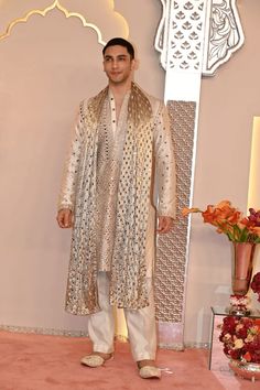 Anant Ambani and Radhika Merchant's Wedding Ceremony Bollywood Mens Fashion, Ambani Wedding Mens Outfit, Anand Ambani Wedding, Ambani Wedding Outfit, Manish Malhotra Groom Sherwani, Bollywood Style Off-white Transitional Sherwani, Marriage Dress For Men, Menswear Indian, Mukesh Ambani Family