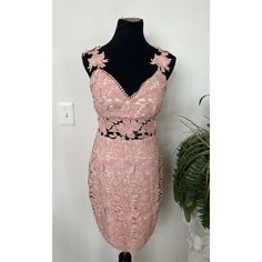 O1/G25/42323) Nwt Nicole Miller Pink Lace Sweetheart Floral Sheath Dress Size 6. Interior Lining Bra Pad Insert See-Through Waist Line Back Zip Closure New With Tags Please Zoom To See Details As They Are Important Part Of The Description. Don’t Forget To Check Out Other Items In Our Store! Happy Shopping! Approx Measurements: Chest (Pit To Pit): 17" Waist (Across): 15" Length (Shoulder To Bottom): 36" Fitted Scalloped Lace Dress With Sweetheart Neckline, Scalloped Lace Dress With Sweetheart Neckline For Night Out, Feminine Pink Lace Dress With Sweetheart Neckline, Fitted Sleeveless Mini Dress With Scalloped Lace, Fitted Lace Sleeveless Bodycon Dress, Sheath Dress With Lace Trim For Date Night, Fitted Lace Dress With Sweetheart Neckline For Date Night, Date Night Sheath Dress With Lace Trim, Lace Sheath Dress For Date Night