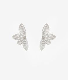 Discover timeless elegance with our Alisa Stud Flower Earring, blending delicate detailing with a hint of romantic nostalgia. Featuring hand-set AAAA+ grade cubic zirconia pave in a floral-inspired silhouette, these studs offer a refined touch to any look. Material: 925 Sterling SilverStones: AAAA+ grade Cubic ZirconiaMeasurement: 36mm (1.41 inches) Lightweight and easy to wear, the Alisa Stud Earring adds effortless sophistication to both day and evening ensembles. Silhouette Earring, Flower Earring, Classy Jewelry, Diamond Flower, Delicate Details, Stud Earring, Flower Earrings, Timeless Elegance, Cubic Zirconia