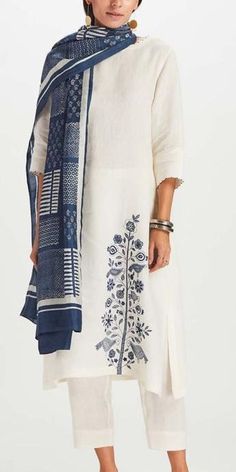 Cotton Dress Pattern Indian, Pakistani Kurta Designs, Pants Ideas, Indian Luxury, Kurta Patterns, Simple Kurta Designs, Kantha Embroidery, Long Kurti Designs, Fancy Kurti