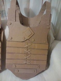 Armor Diy, Soldier Costume, Cardboard Box Crafts, Cardboard Toys, Viking Costume, Folding Origami, Cardboard Sculpture