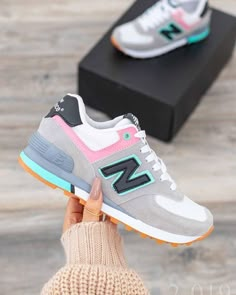 Girly Sneakers, Sneaker Room, Dream Sneakers, New Style Shoes, Sandals Design, Summer Shoes Women, New Balance 515, Fire Shoes