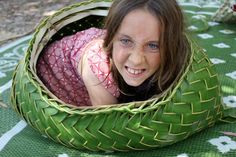 Coconut Palm Weaving {dilly bag, fruit bowl, taro basket} | RosaLindenTree