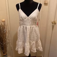 Forever 21 Women’s Size L White Summer Dress. Brand New. Cotton. Forever 21 Mini Dress For Vacation, Forever 21 V-neck Beach Mini Dress, Forever 21 V-neck Mini Dress For Beach, Summer Lined Mini Dress By Forever 21, Forever 21 Lined Mini Dress For Summer, Lined Summer Mini Dress By Forever 21, Forever 21 Summer Sundress For Vacation, White Forever 21 Mini Dress For Brunch, Casual Forever 21 Mini Dress For Brunch