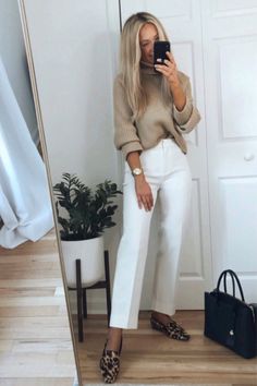 Young Professional Outfits, Work Attire Women, Business Professional Outfits, Look Formal, Professional Outfits Women, Business Outfits Women, Casual Chique, Office Outfits Women, Business Casual Outfits For Work